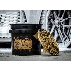 Nuke Guys Golden Bucket Set - GritGuard Wascheimer 3,5 Gallonen und GritGuard Eimereinsatz  in Gold