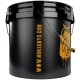 Nuke Guys Golden Bucket Set - GritGuard Wascheimer 3,5 Gallonen und GritGuard Eimereinsatz  in Gold